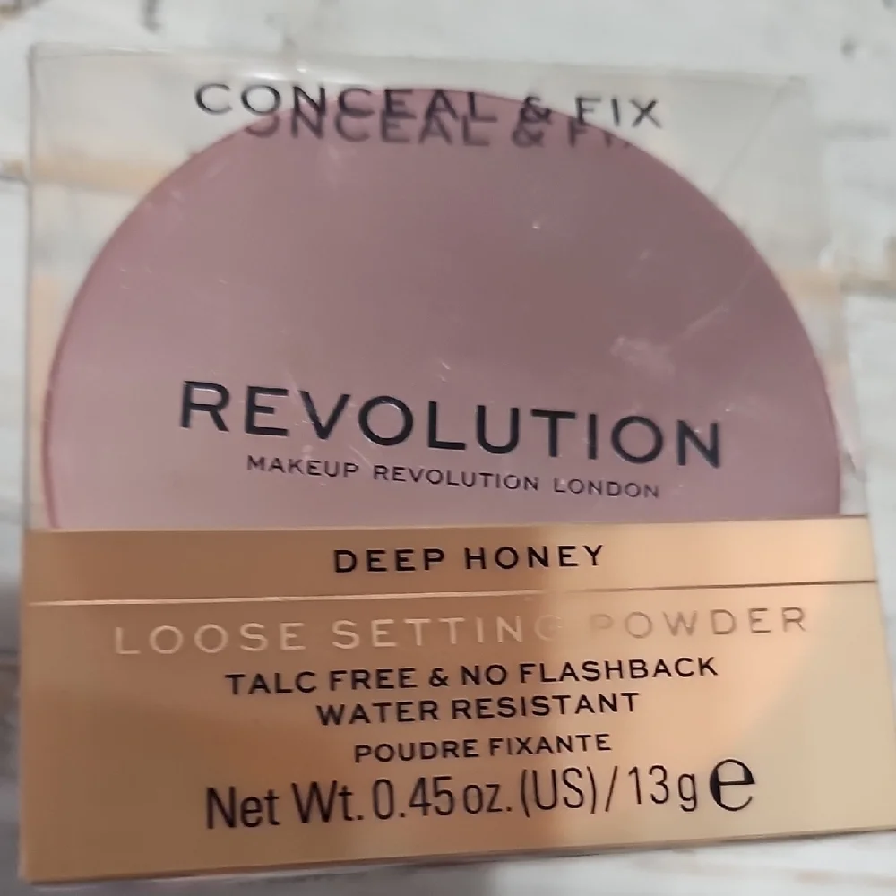 Revolution Deep HONEY Setting Powder for a Flawless Finish